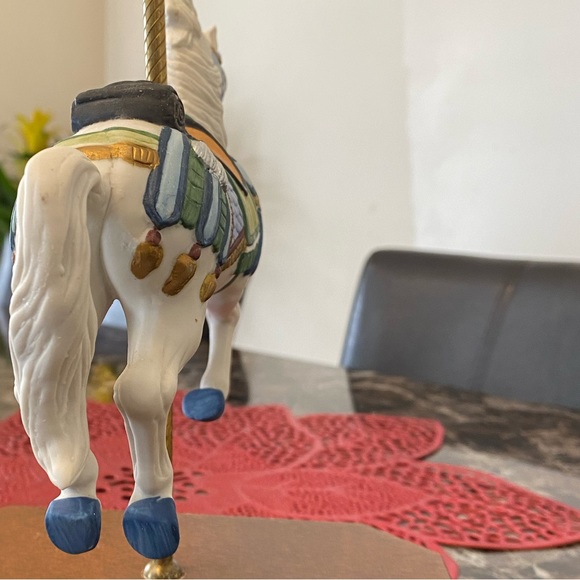 VINTAGE CAROUSEL HORSE FIGURINE 🎠 - Picture 6 of 16